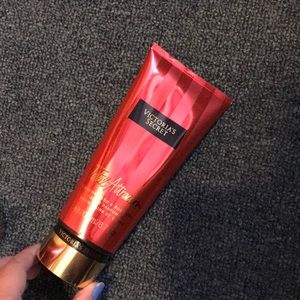 Brand New VS TOTAL ATTRACTION hand & body cream